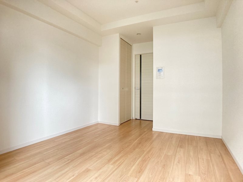 その他部屋・スペース　広くて明るい寝室