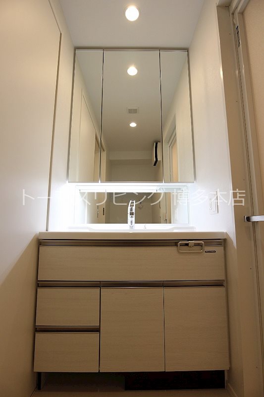 洗面設備　別物件参考写真。