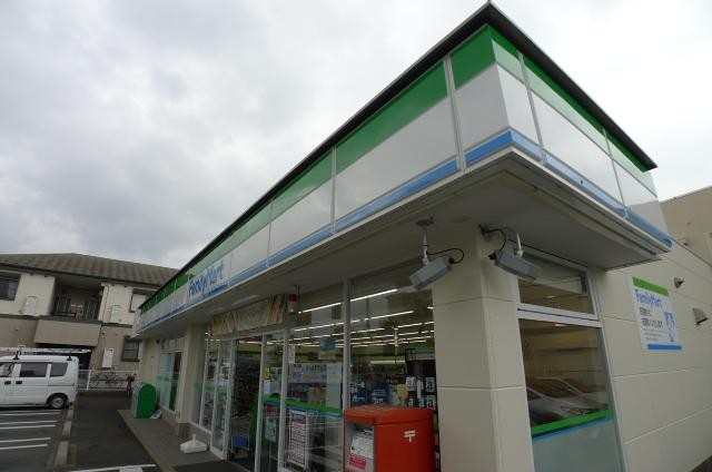 コンビニ　ファミリーマート（コンビニ）まで100m