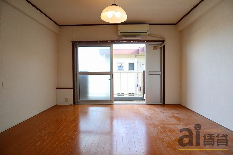 居室・リビング　※別号室写真です