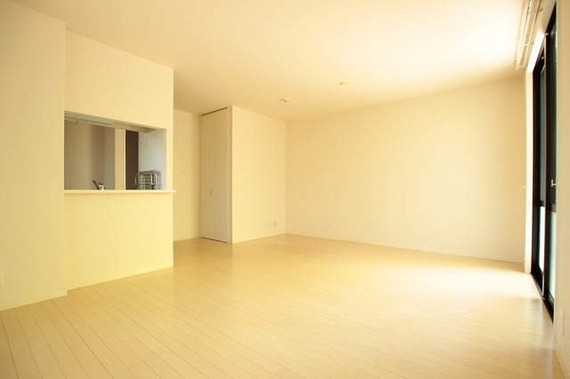 居室・リビング　別号室の写真です（反転）