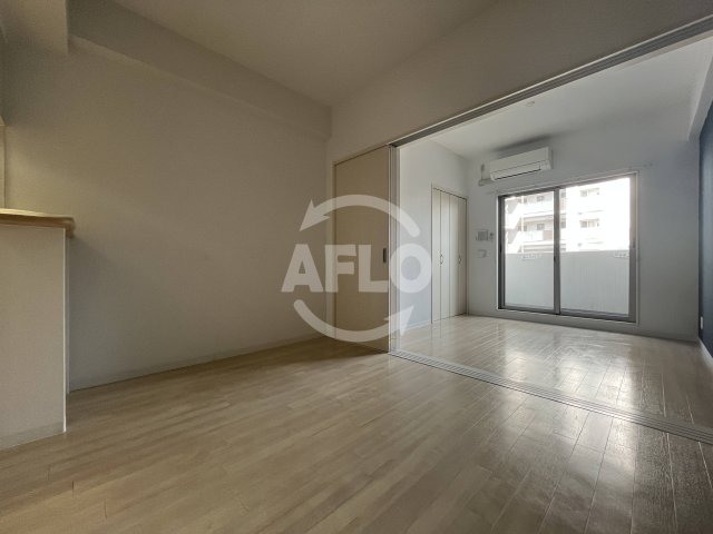 居室・リビング　ルクレ新大阪レジデンス　リビング