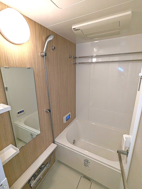 バス・シャワールーム　追焚オートバス、浴室換気乾燥機付、浴室TV付です、大きめのシ