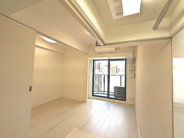 その他部屋・スペース　リビングに床暖房、全室照明付き、上階は目の前建物なく開放感あ