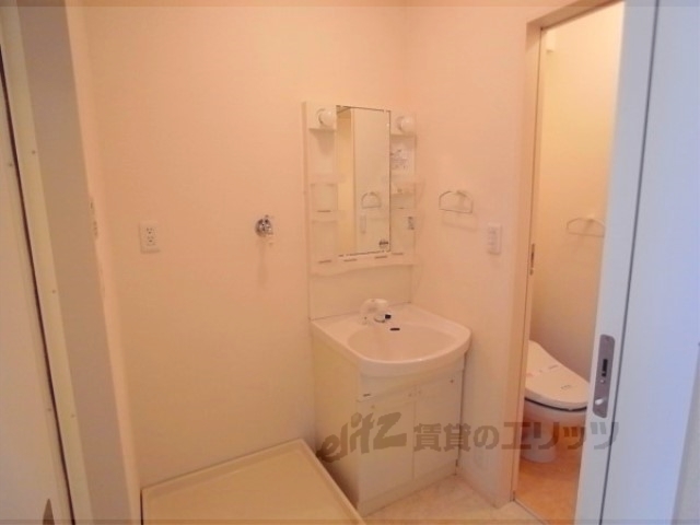 洗面設備　独立洗面台ついてます