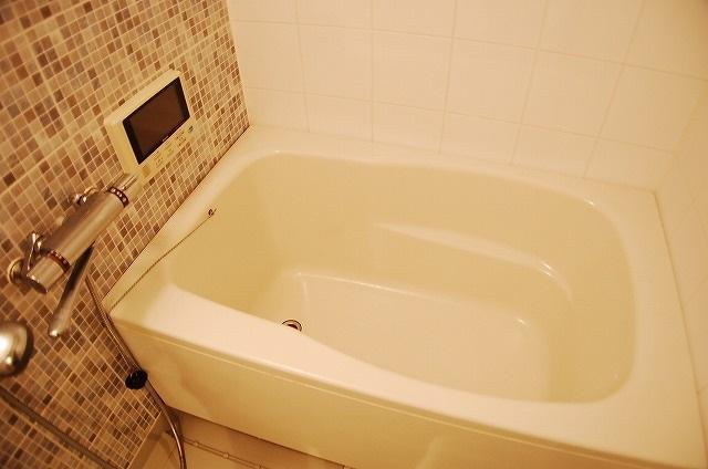 バス・シャワールーム　アーデン四ツ橋プライマリーワン　きれいな浴室