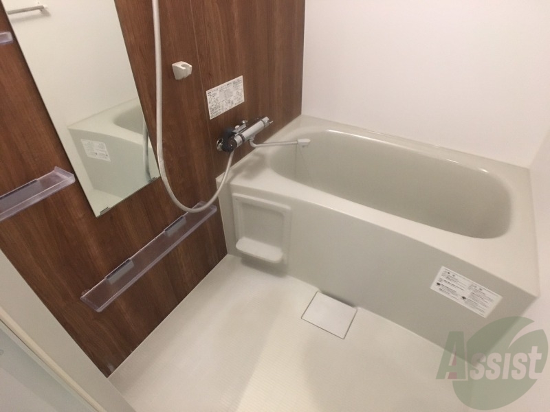 バス・シャワールーム　ユニットバスです。疲れを癒すのに欠かせませんね！