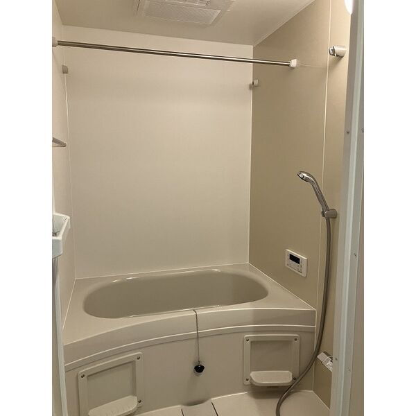 バス・シャワールーム　浴室乾燥機付きで便利です！