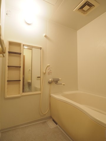 バス・シャワールーム　追い焚き付きのバスルーム※別部屋参考写真