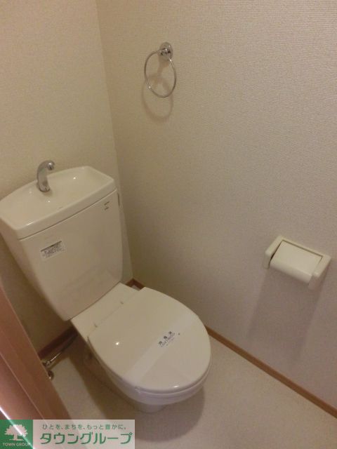 トイレ　タオルハンガーつきのトイレ