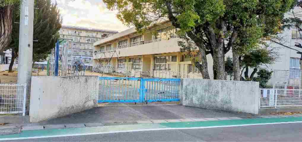 小学校　新居浜小学校（小学校）まで610m