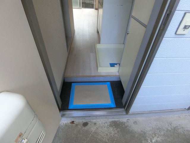 玄関　他のお部屋の参考写真となります。