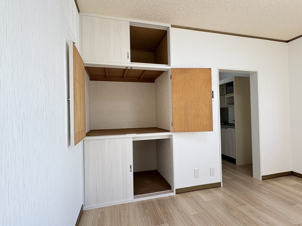 収納　奥行きのある天袋付き収納