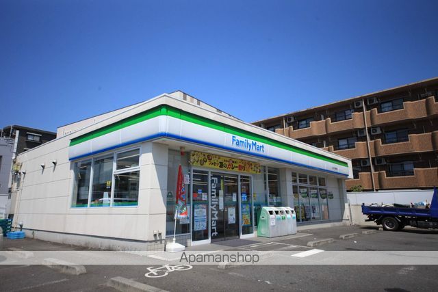 コンビニ　ファミリーマート（コンビニ）まで209m