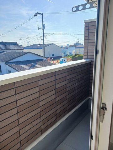 バルコニー　暖かな日差しのふりそそぐバルコニー