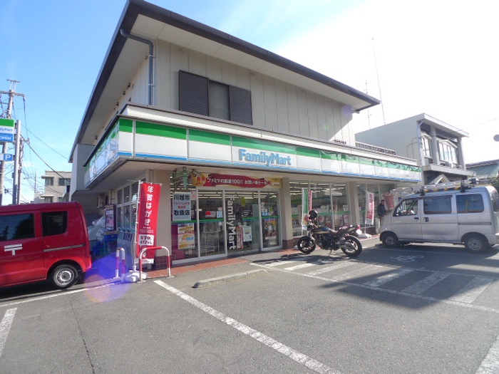 コンビニ　ファミリーマート川越通町店（コンビニ）まで400m