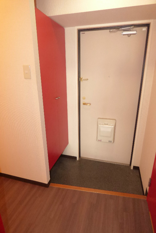 玄関　※同物件別部屋参考写真
