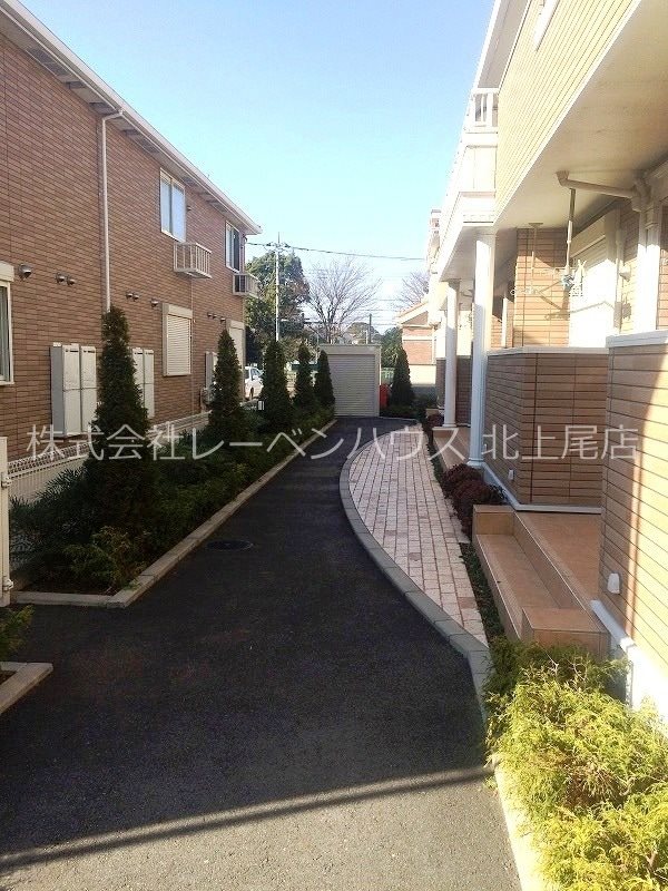 エントランス　お問い合わせは048-772-8202