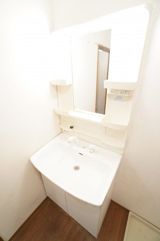 洗面設備　※同物件・反転タイプの写真です。