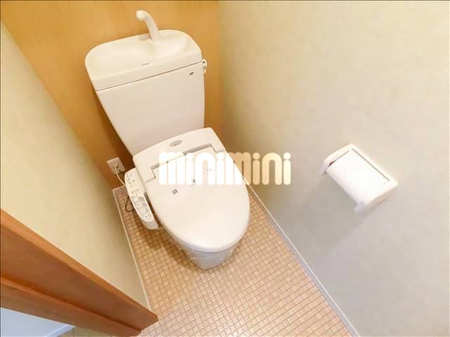 トイレ　温水洗浄機能付きのトイレです。