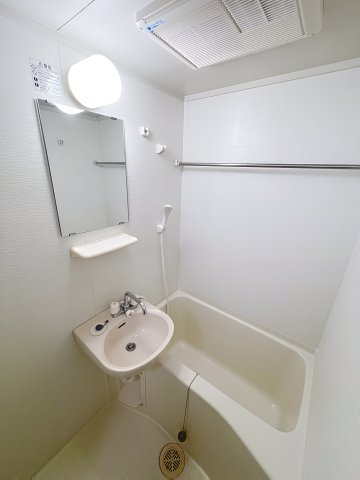 バス・シャワールーム　※同建物ほかのお部屋の写真です。