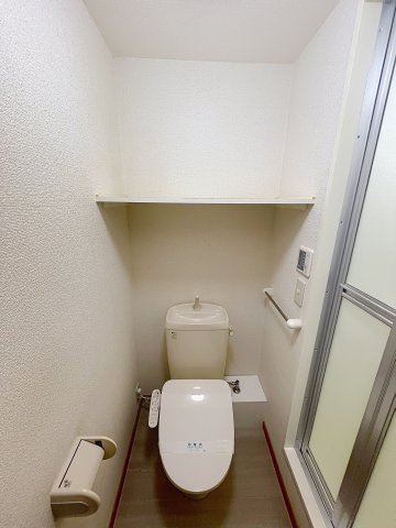 トイレ　※同建物ほかのお部屋の写真です。