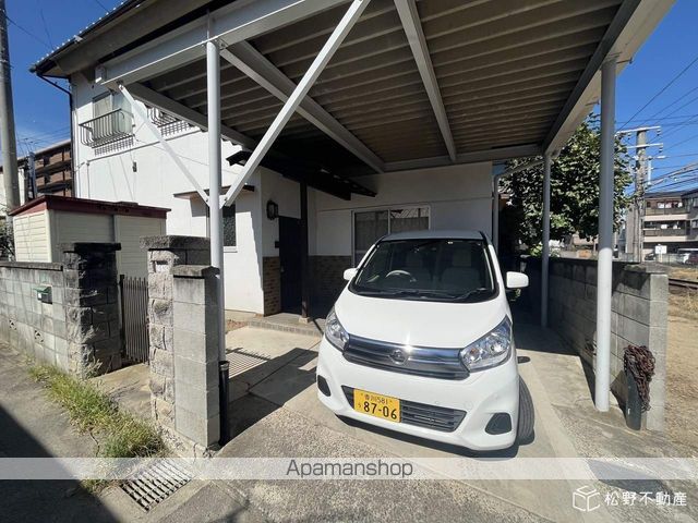 駐車場　駐車場