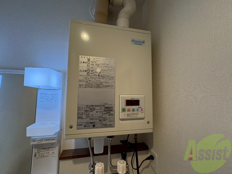 その他設備　給湯器は簡単操作で温度調整ができますよ。
