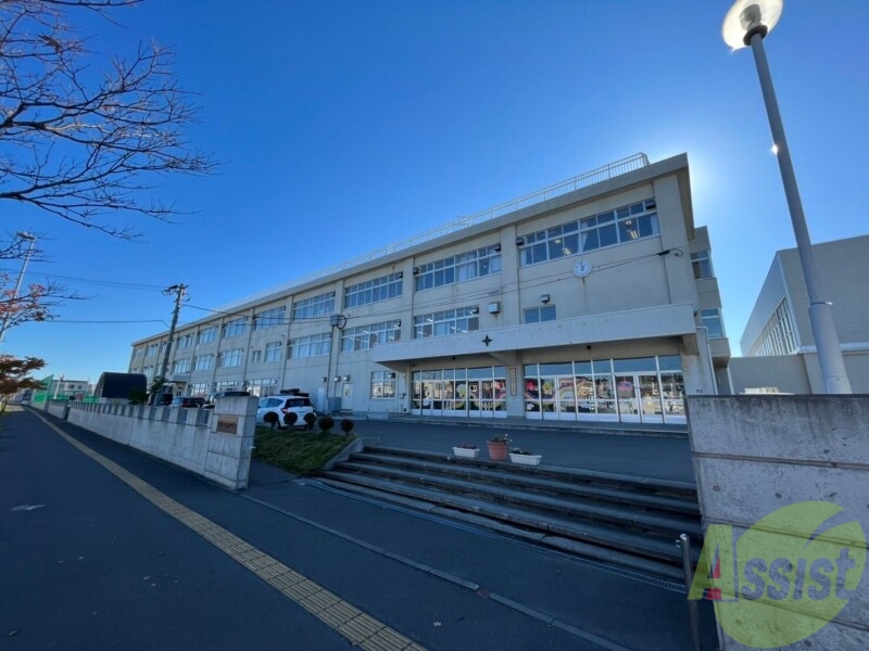 中学校　札幌市立札苗北中学校（中学校）まで1720m