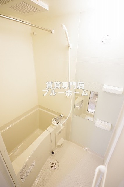 バス・シャワールーム　浴室乾燥機付きのお風呂！