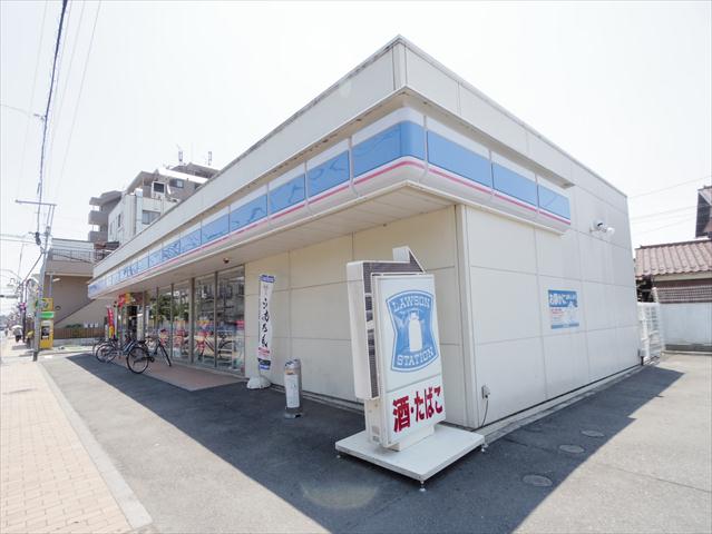 コンビニ　ローソン（コンビニ）まで563m