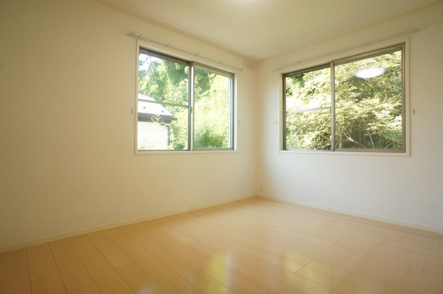 その他部屋・スペース　２面採光なので、明るく風通しのよい過ごしやすいお部屋です♪