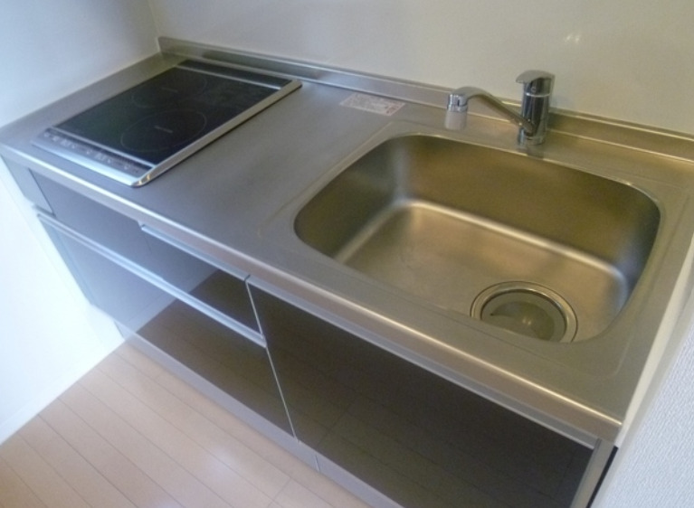 キッチン　別部屋の画像を使用しております。