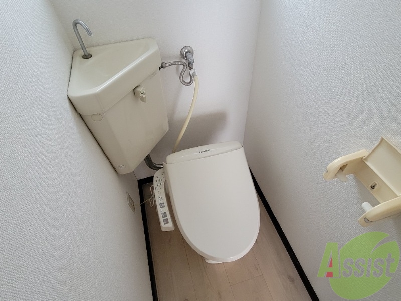 トイレ　お手洗いは温水洗浄付き。これは個人的に外せません。