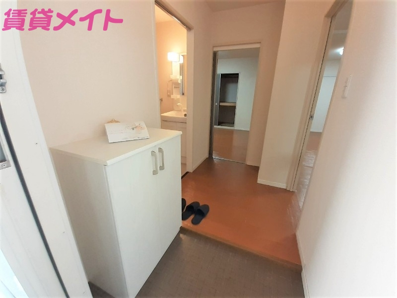 玄関　同物件別室反転