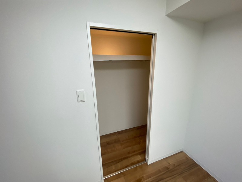 収納　寝室の収納です。部屋がすっきり片付きます。
