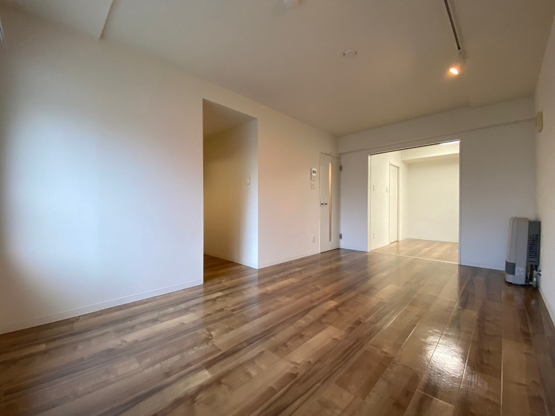 居室・リビング　広くてキレイなお部屋が広がっていて、充実した生活が送れそう。