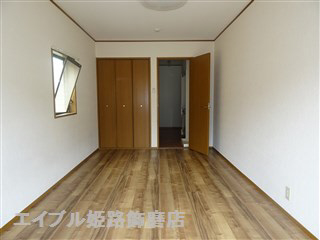 居室・リビング　写真は反転のお部屋です