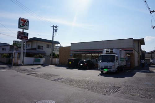 コンビニ　セブン-イレブン 広島川内４丁目店（コンビニ）まで810m