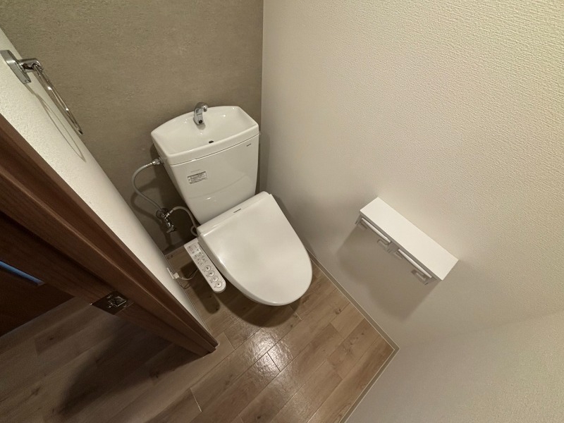 トイレ　こちらはトイレです。清潔感があり、安心して使用できます。