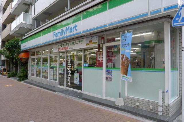コンビニ　ファミリーマート（コンビニ）まで210m