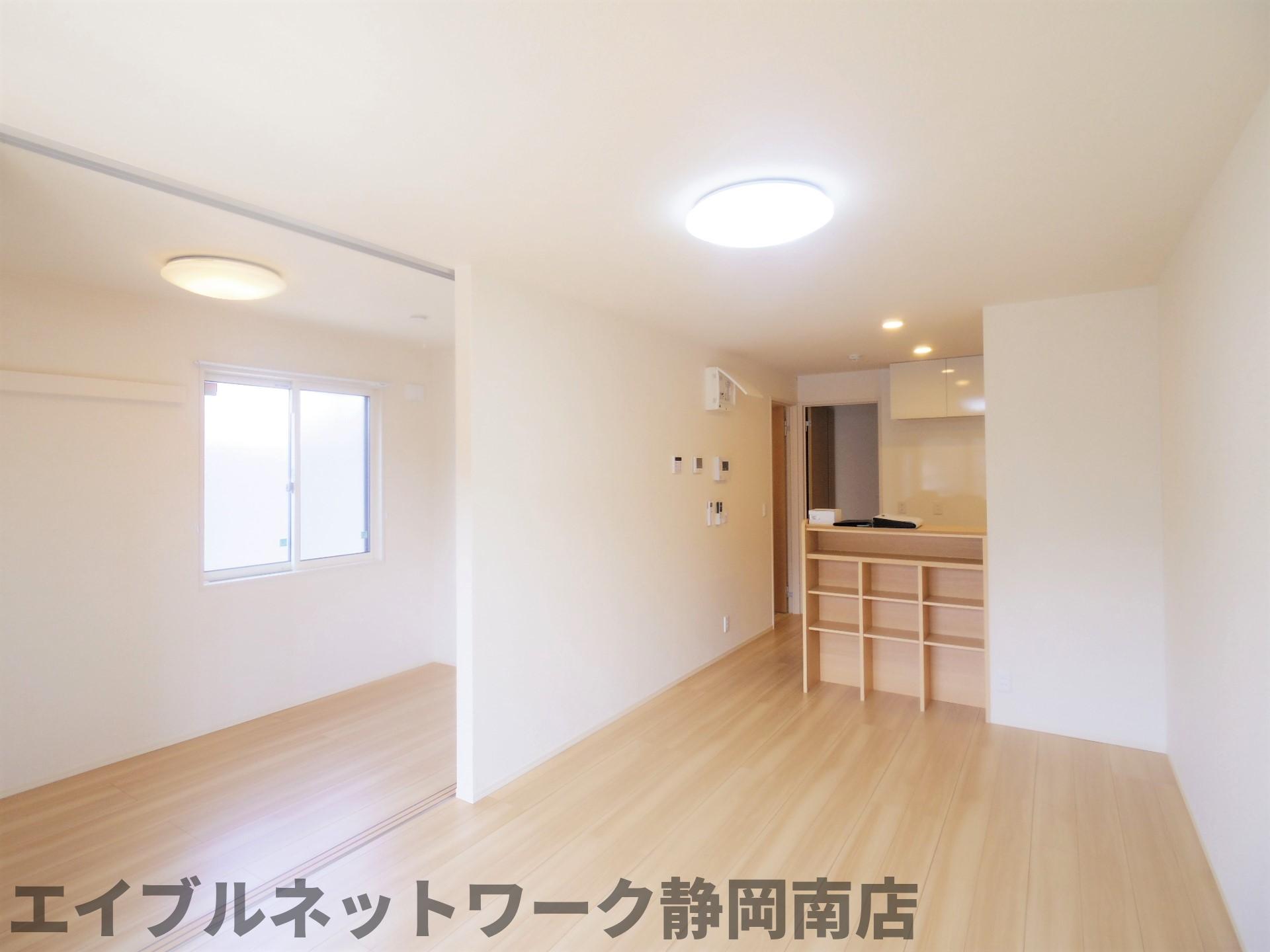 居室・リビング　こちらのリビングで趣味の時間をお楽しみください