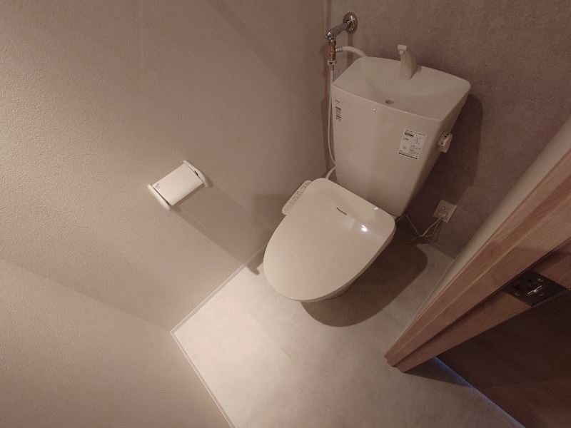 トイレ　こちらはトイレです。清潔感があり、安心して使用できます。