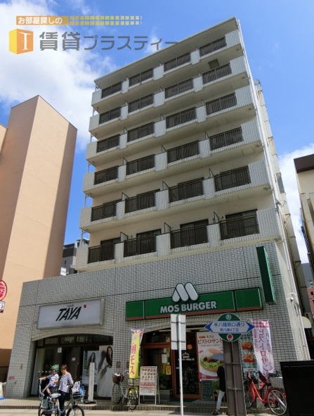建物外観　こんにちは、メガドンキホーテ。。　管理の行き届いたマンション