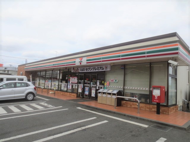 コンビニ　セブン-イレブン厚木戸室１丁目店（コンビニ）まで588m