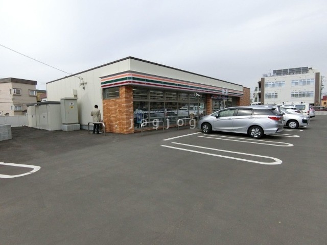 コンビニ　セブン-イレブン東札幌1条4丁目店（コンビニ）まで181m