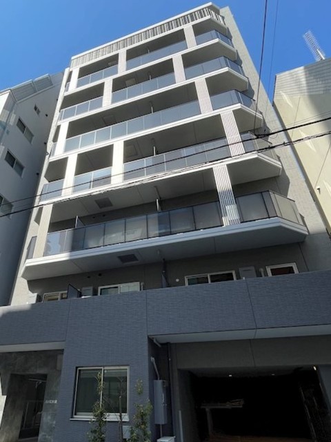 建物外観　８階建ての賃貸マンション