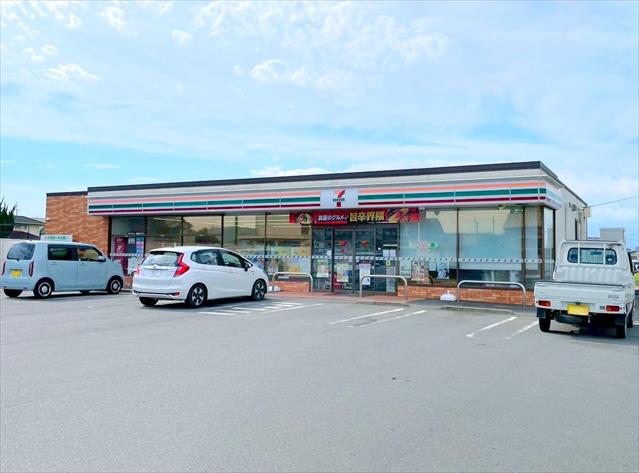 コンビニ　セブン－イレブン三島八反畑店（コンビニ）まで750m