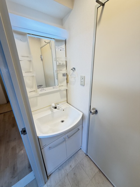 洗面設備　別部屋参考写真です