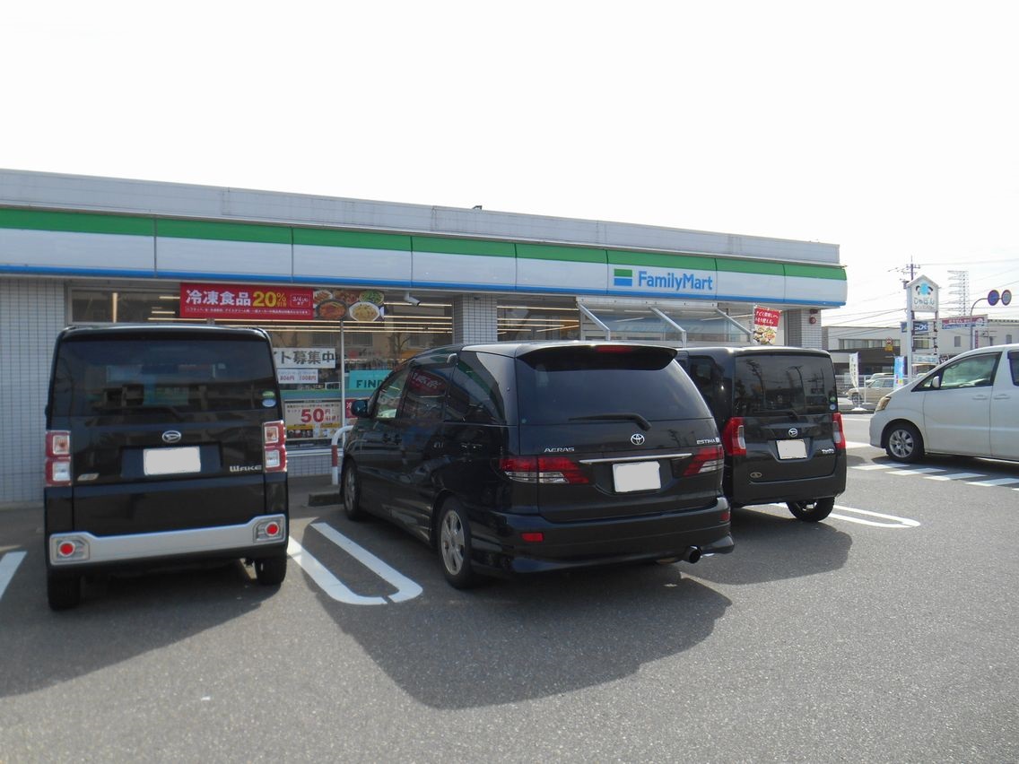 コンビニ　ファミリーマート金沢疋田店（コンビニ）まで560m